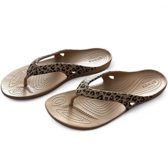 Crocs Women’s Leopard Print Flip Flop Sandals Size 8 Comfort Casual Beach - Picture 2 of 3